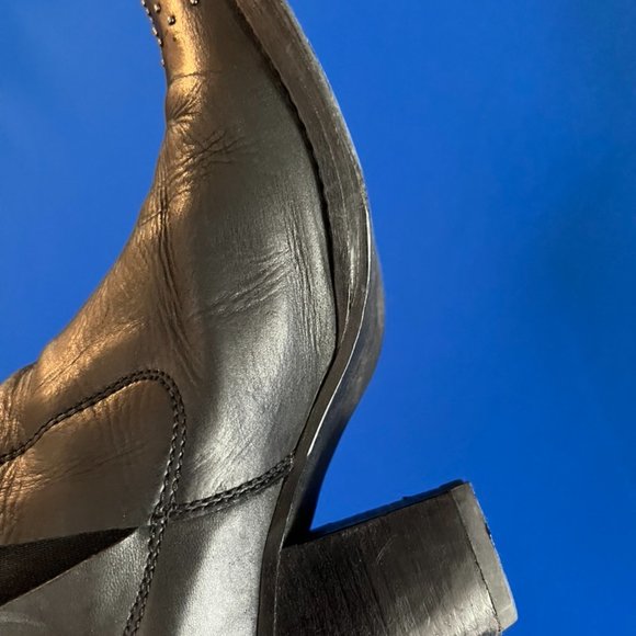 SOLD! Black leather booties, Size 9 - Picture 5 of 11
